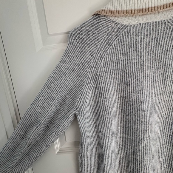 Gray Ribbed Women's Sweater - Picture 9 of 9